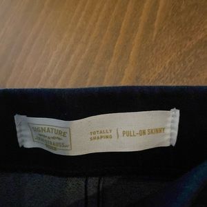 Levi’s 10 Long shaping pull on jeans.